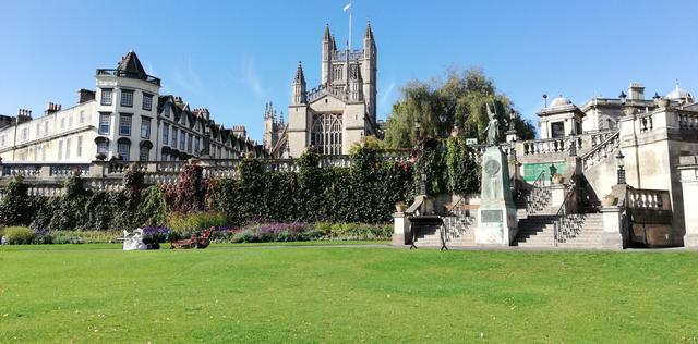 f39ea65a-916e-4dfb-b3a0-bd537bf97171/1760975386043-looking-to-steps-and-abbey.jpg